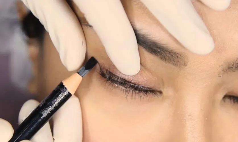 Winged Eyeliner Treatment